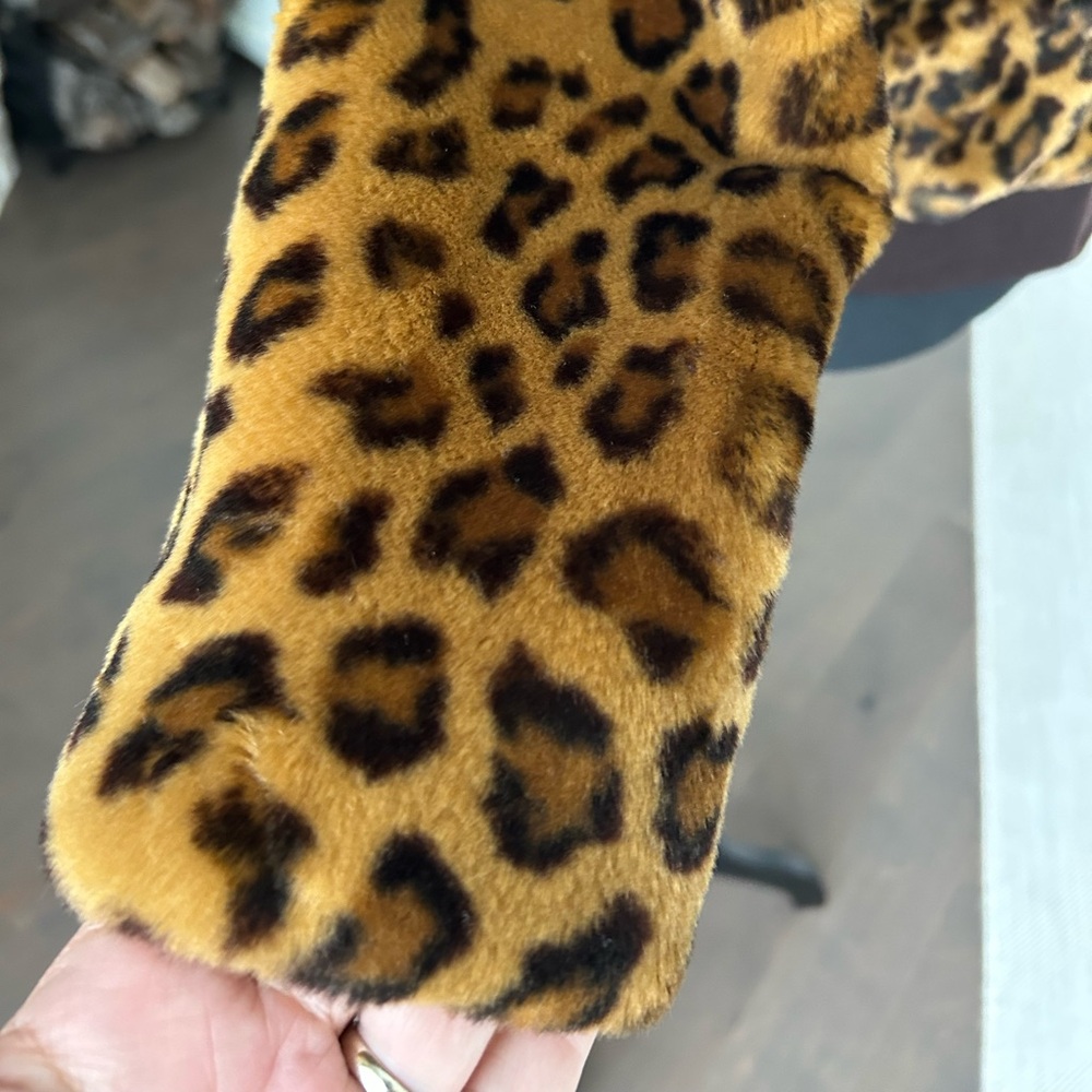 St. John Sport Faux Fur Bomber Jacket Chubby Leopard Size Small Signature Zipper - Picture 7 of 12